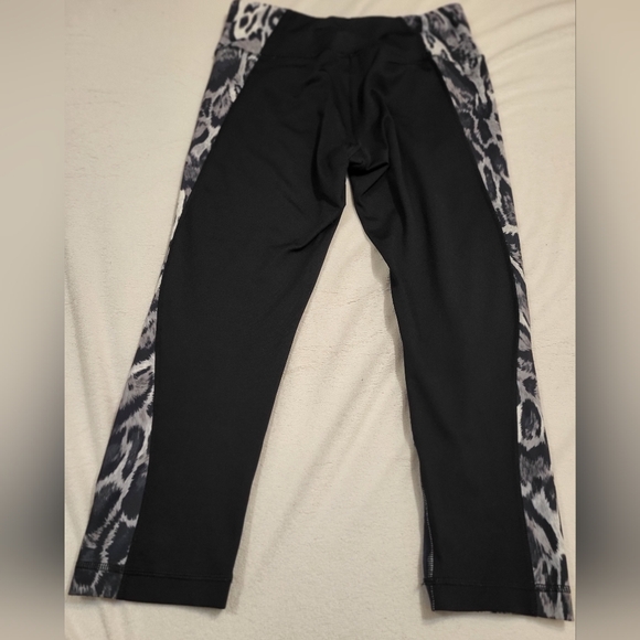 Workout Clothing Lot Size Medium - Picture 11 of 11